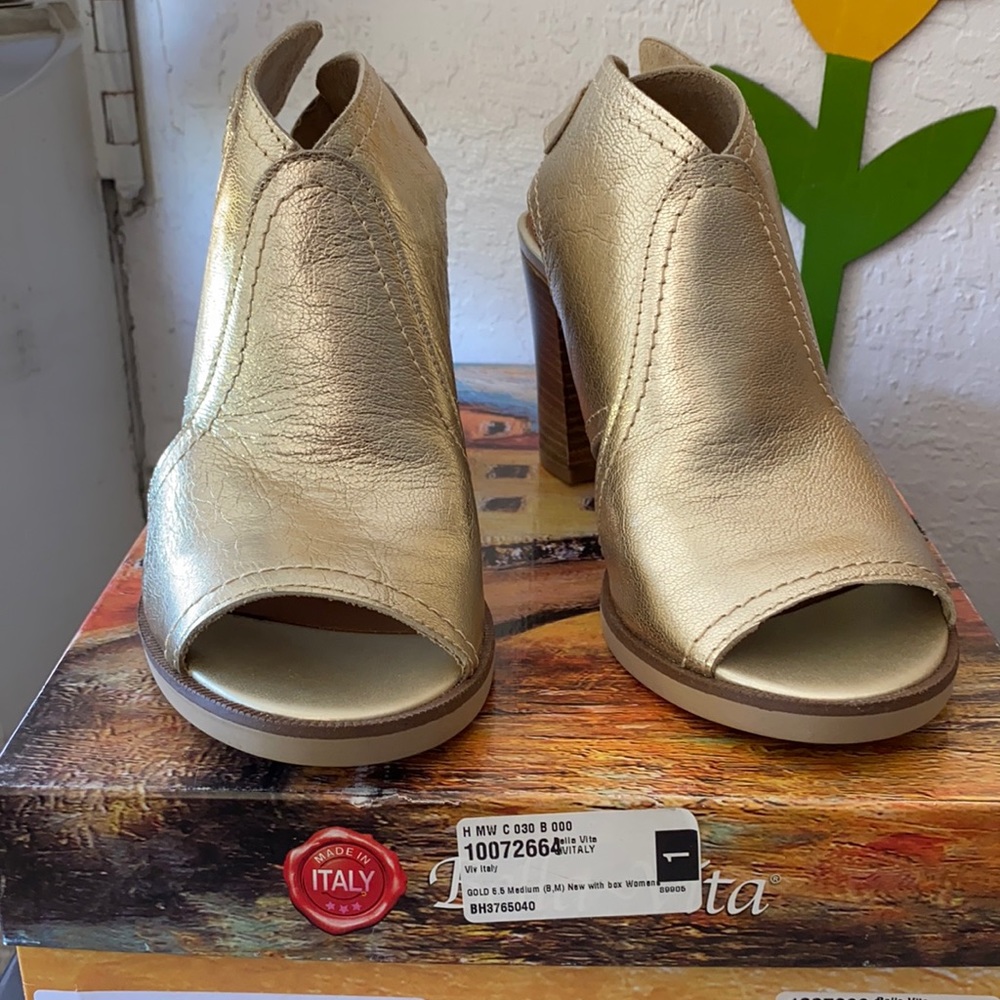 New with box…Bella Vita Gold Leather block heel sandals Size 5-51/2
